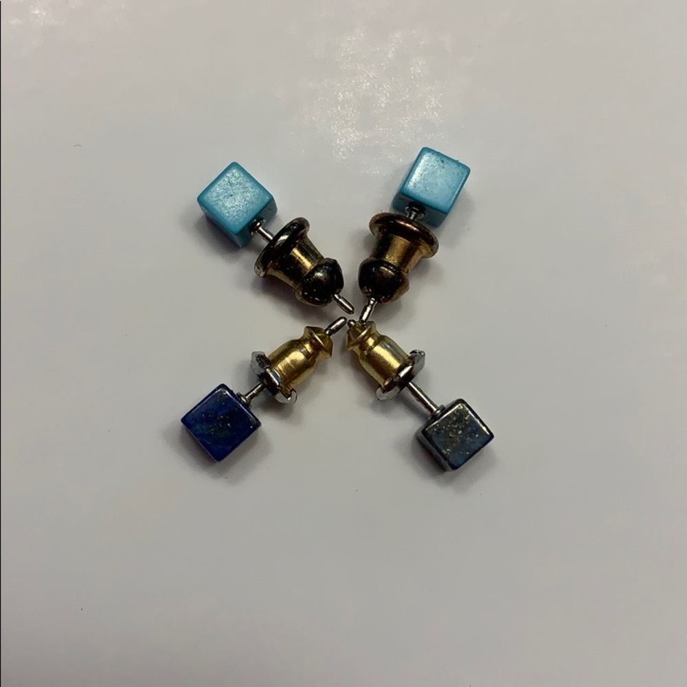 2 pairs of Ear rings.